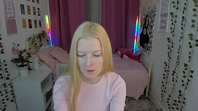 Laly Peach online show from March 1, 2026, 6:13 am