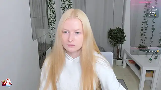 Laly Peach online show from July 21, 2026, 12:06 pm