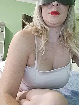 Vivian115 online show from July 7, 2026, 4:21 pm