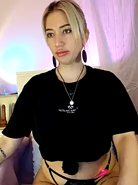 Snapshot of Fuck-Gina chatting on April 27, 2026, 9:24 pm Fuck-Gina online show from April 27, 2026, 9:24 pm