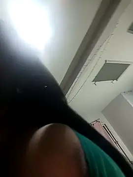 Snapshot of AbellaLizz chatting on February 14, 2026, 8:47 am AbellaLizz online show from February 14, 2026, 8:47 am