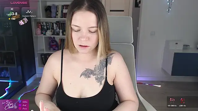 Snapshot of Emma_Bryan chatting on May 10, 2026, 5:26 pm Emma Bryan online show from May 10, 2026, 5:26 pm