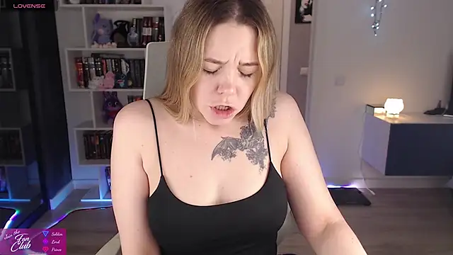 Emma Bryan online show from December 14, 2025, 8:36 pm