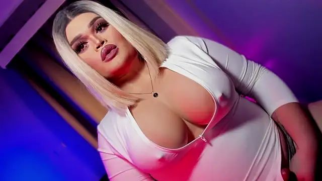 KarolinaThompson online show from March 17, 2025, 9:22 am