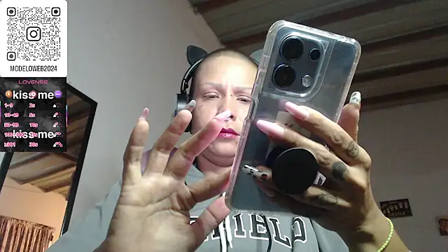 moon cat85 online show from March 6, 2025, 1:37 am