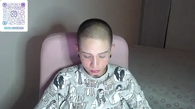 moon cat85 online show from February 9, 2025, 2:49 am