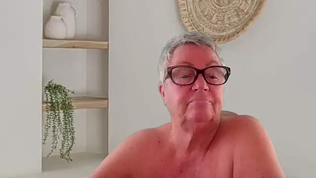 GrannyChrissy68 online show from June 2, 2026, 1:44 pm