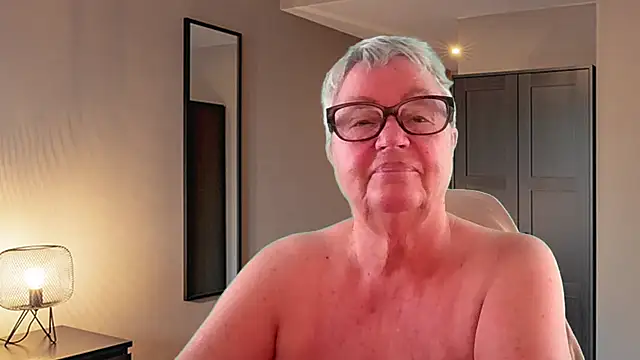 GrannyChrissy68 online show from July 30, 2026, 12:37 pm