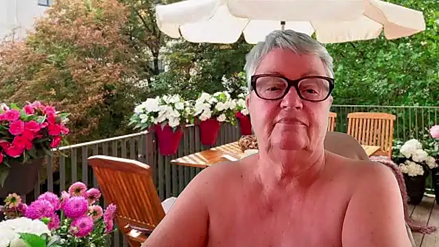 GrannyChrissy68 online show from July 7, 2026, 1:36 pm
