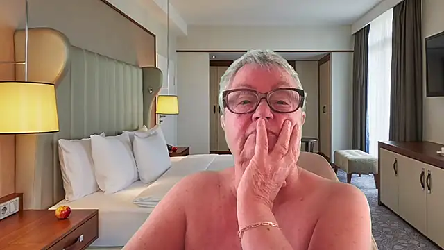 GrannyChrissy68 online show from June 9, 2026, 1:23 pm