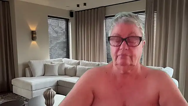 GrannyChrissy68 online show from June 30, 2026, 1:55 pm