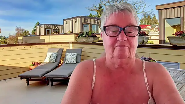 GrannyChrissy68 online show from July 20, 2026, 1:24 pm