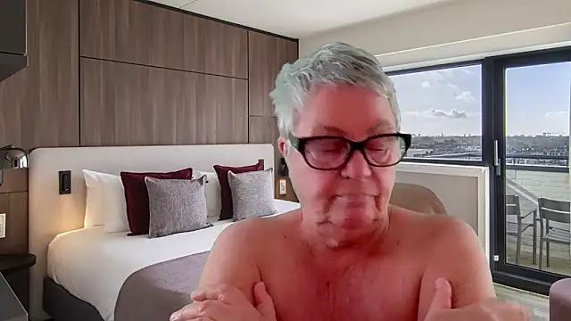 GrannyChrissy68 online show from June 1, 2026, 12:38 pm