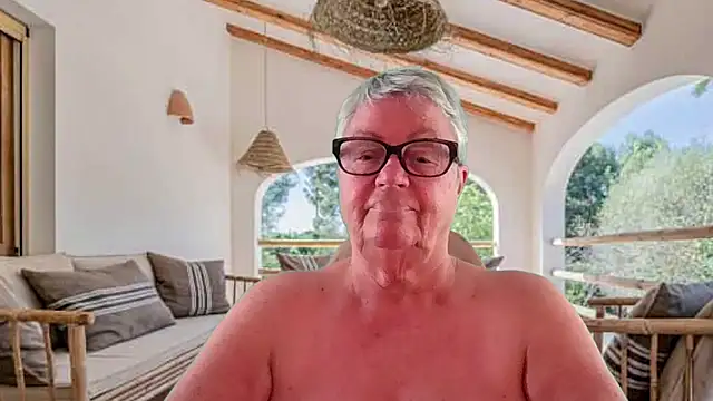 GrannyChrissy68 online show from April 26, 2026, 1:41 pm