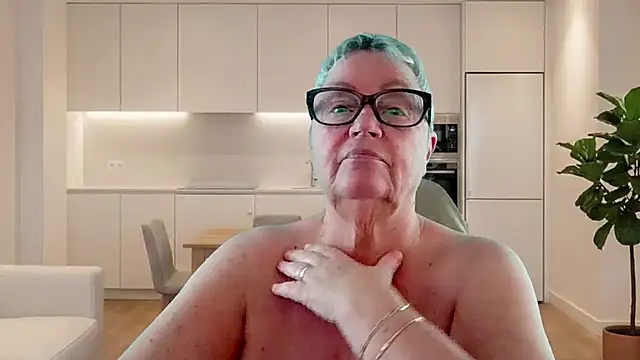 GrannyChrissy68 online show from June 19, 2026, 7:09 pm