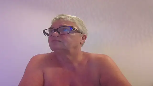 GrannyChrissy68 online show from October 8, 2025, 8:53 pm