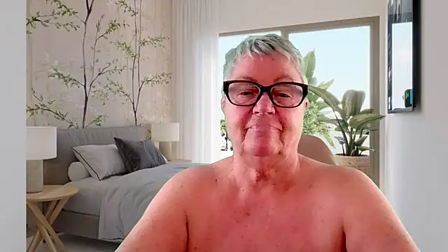 GrannyChrissy68 online show from June 17, 2026, 12:26 pm