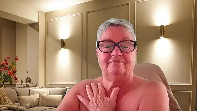 GrannyChrissy68 online show from July 18, 2026, 11:46 pm
