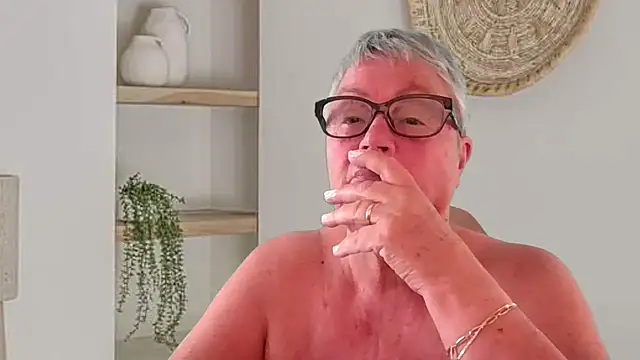 GrannyChrissy68 online show from July 18, 2026, 11:41 am