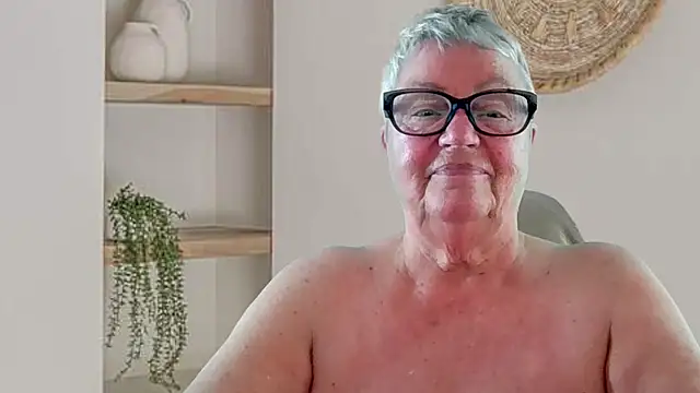 GrannyChrissy68 online show from July 8, 2026, 10:54 pm