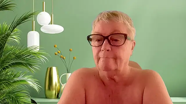 GrannyChrissy68 online show from March 24, 2026, 1:33 pm