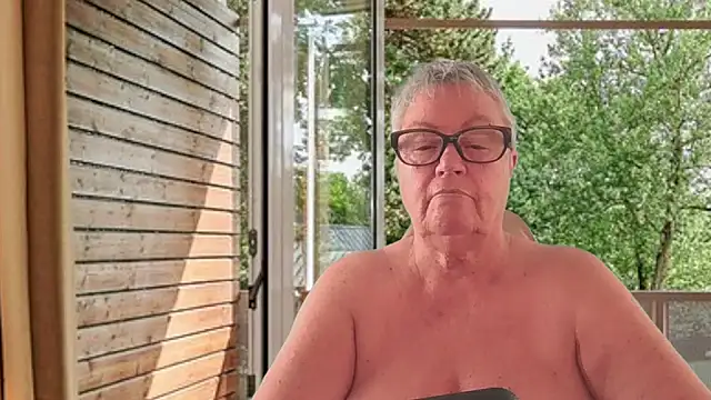 GrannyChrissy68 online show from August 4, 2026, 1:15 pm