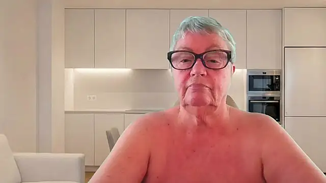 GrannyChrissy68 online show from June 10, 2026, 2:51 pm