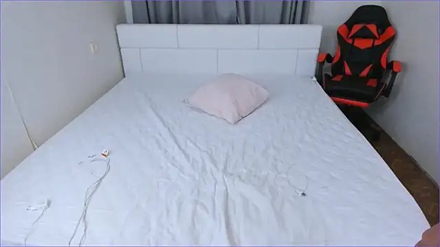 DreamGirl225 online show from December 1, 2025, 11:05 pm