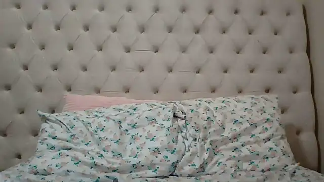 Snapshot of beautylovess chatting on February 5, 2026, 11:44 pm beautylovess online show from February 5, 2026, 11:44 pm