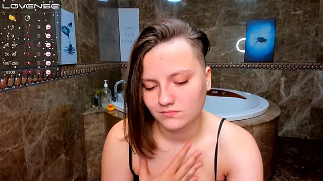 MelindaTin online show from October 15, 2025, 2:10 am