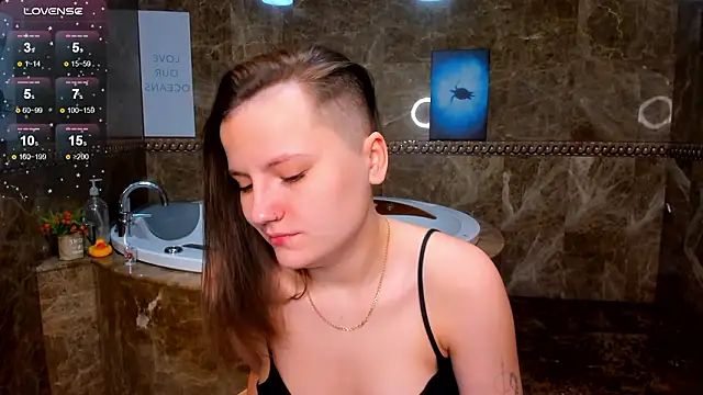 MelindaTin online show from February 7, 2026, 11:57 pm