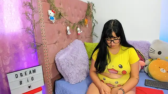 LillyCandy online show from June 12, 2026, 8:50 pm