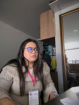Ixchel Anaid online show from July 28, 2026, 8:01 pm