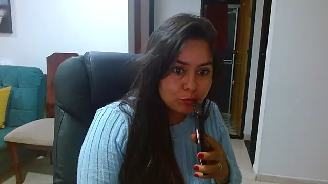 Ixchel Anaid online show from December 22, 2025, 9:37 pm