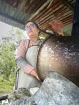 Ixchel Anaid online show from July 10, 2026, 12:05 pm