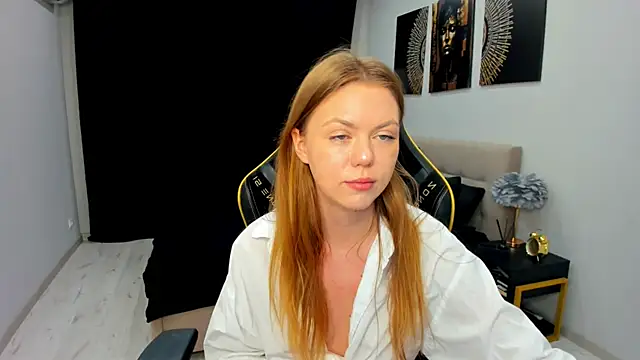 Strawberrye online show from June 17, 2026, 3:28 am