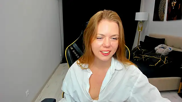 Strawberrye online show from June 5, 2026, 4:17 am
