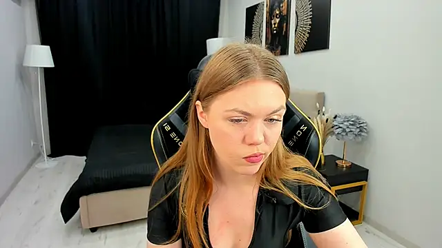 Strawberrye online show from November 26, 2025, 3:28 am