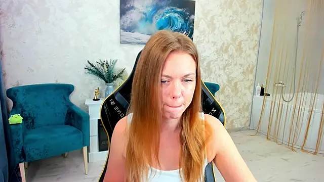 Strawberrye online show from June 7, 2026, 3:23 am