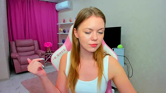 Strawberrye online show from June 9, 2026, 3:29 am