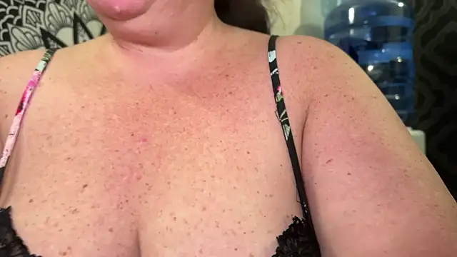 Snapshot of Miss_Phat_Booty chatting on November 29, 2025, 3:39 am Miss Phat Booty online show from November 29, 2025, 3:39 am