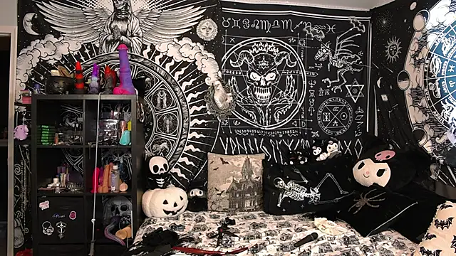 EVILYN online show from February 13, 2026, 8:09 pm