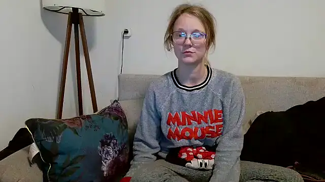 little-leni online show from March 19, 2026, 7:25 pm