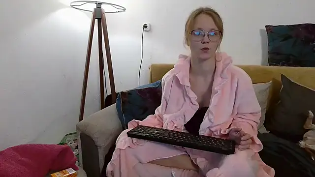 little-leni online show from November 12, 2025, 8:12 pm