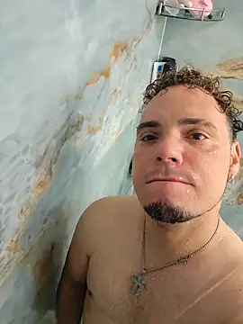 latinoflpr online show from September 14, 2025, 2:45 am