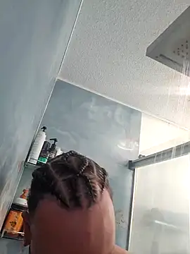 latinoflpr online show from October 9, 2025, 10:54 pm