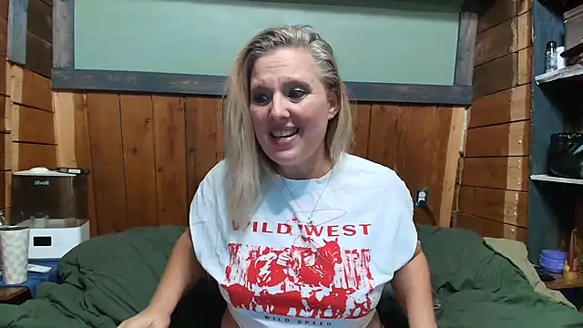 lisaxlovexxx online show from April 29, 2026, 1:43 am