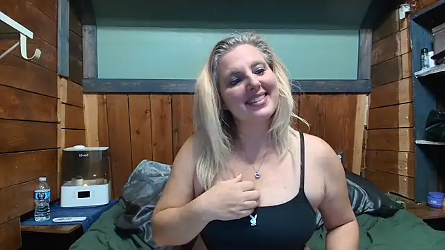 lisaxlovexxx online show from May 3, 2026, 1:44 am