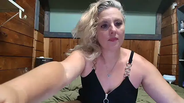 Snapshot of lisaxlovexxx chatting on June 16, 2026, 6:30 pm lisaxlovexxx online show from June 16, 2026, 6:30 pm