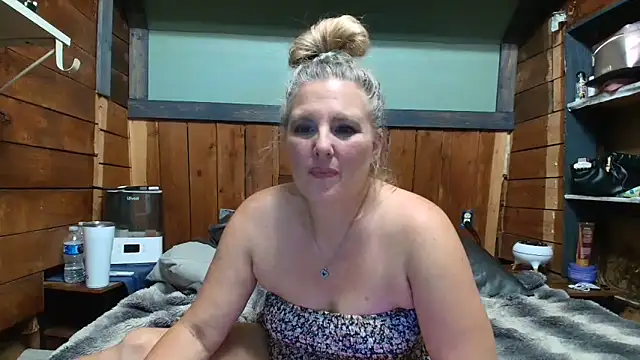 Snapshot of lisaxlovexxx chatting on June 10, 2026, 4:46 am lisaxlovexxx online show from June 10, 2026, 4:46 am